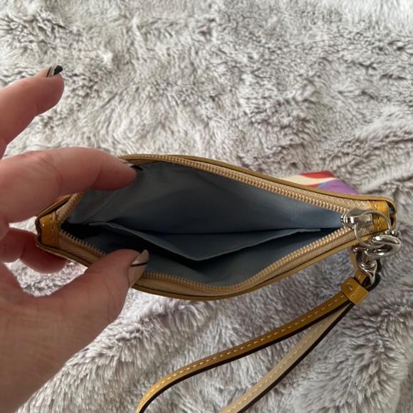 Coach wristlet - Picture 3 of 7